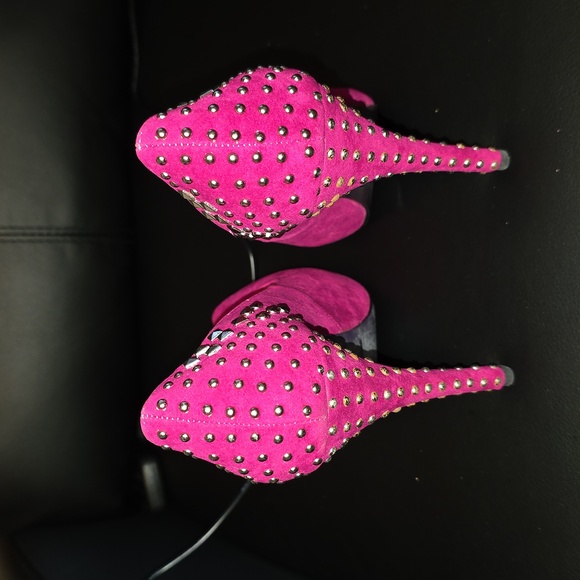 Shoes - Picture 4 of 6